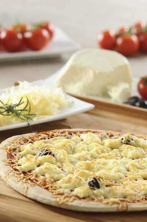 Pizza à la brousse de brebis La Borie Bio